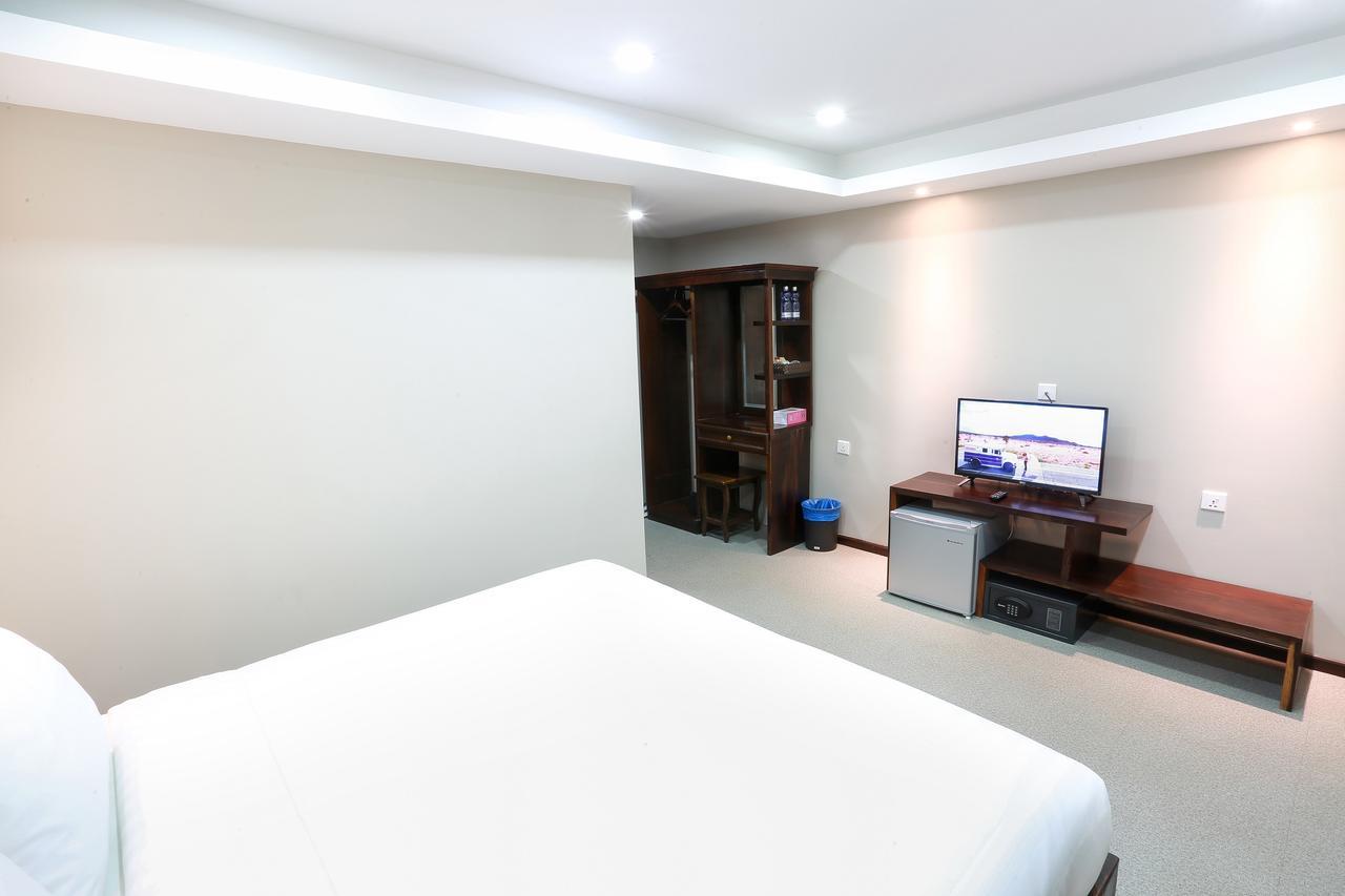 Tristar Hotel Rangoon Buitenkant foto