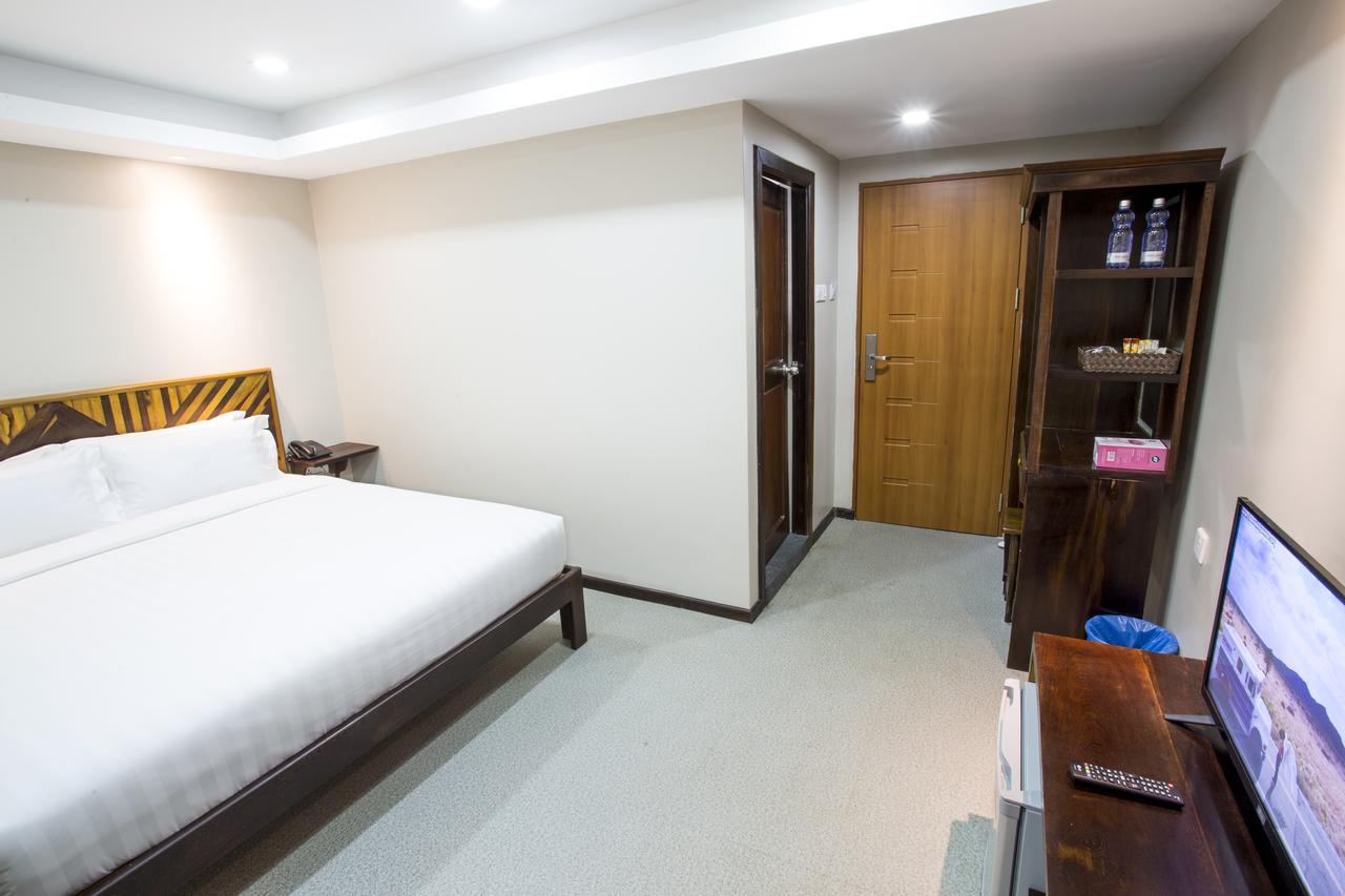 Tristar Hotel Rangoon Buitenkant foto