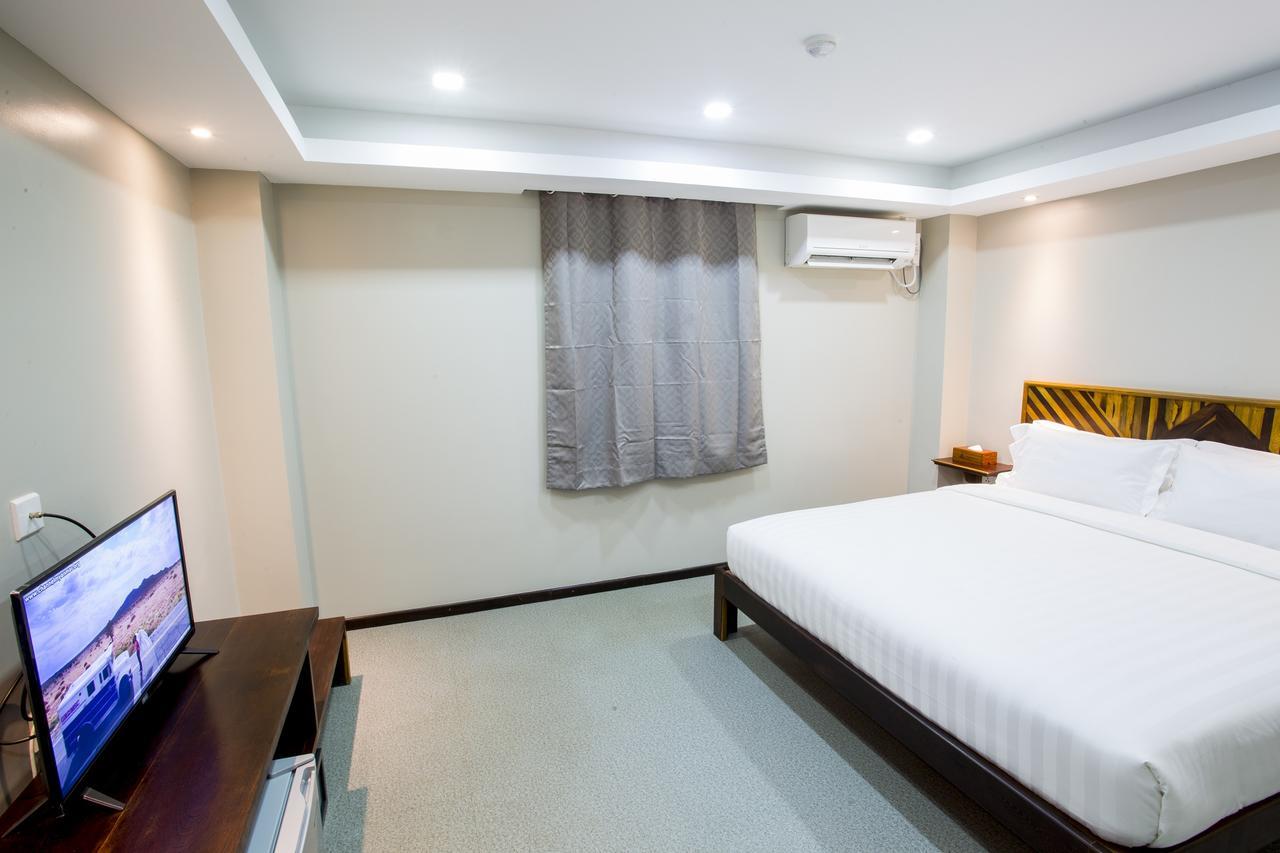Tristar Hotel Rangoon Buitenkant foto