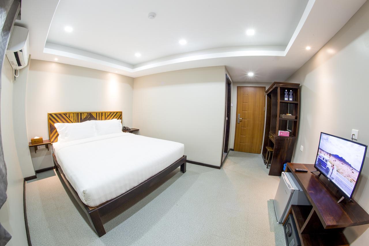 Tristar Hotel Rangoon Buitenkant foto