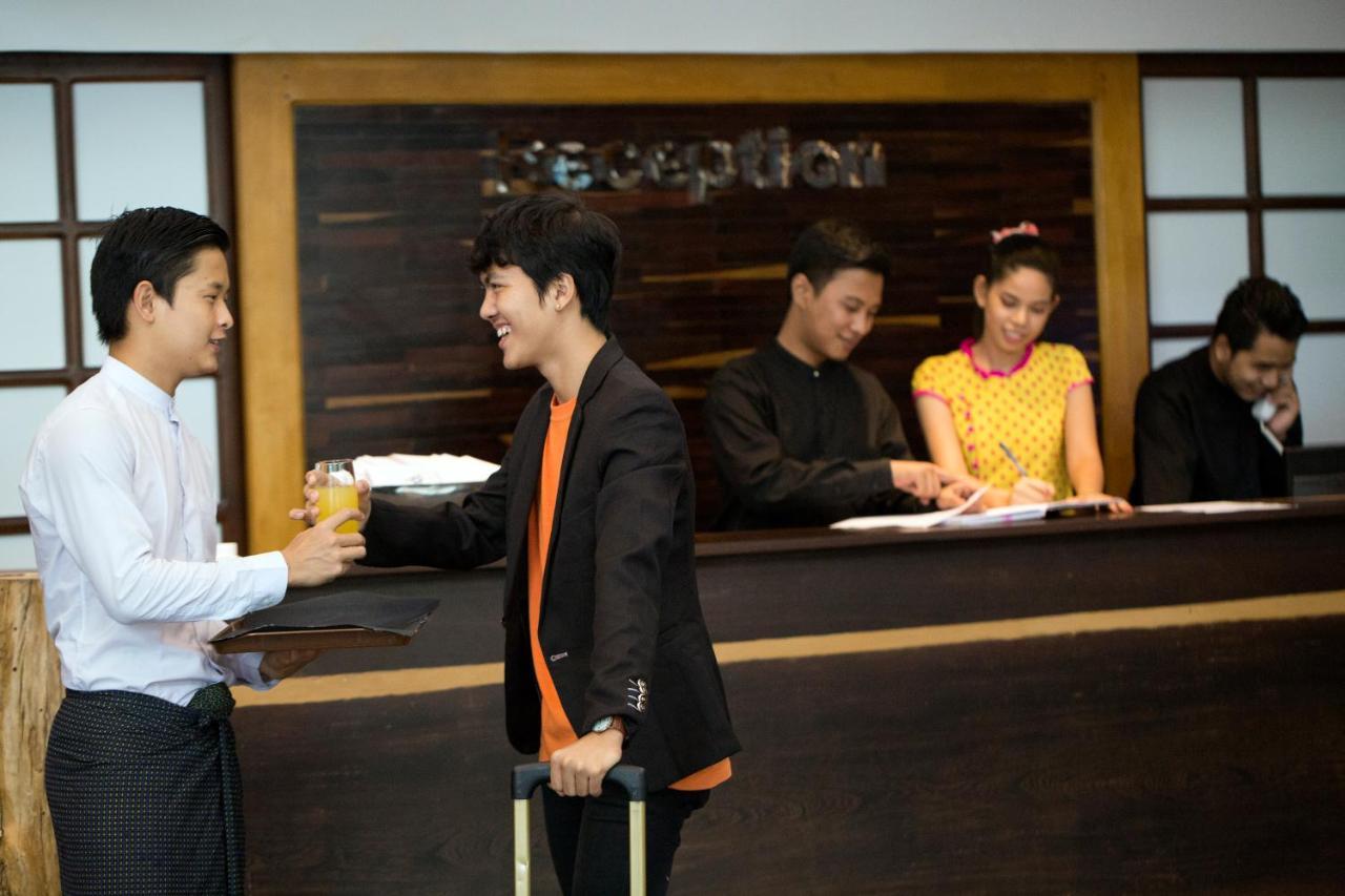 Tristar Hotel Rangoon Buitenkant foto